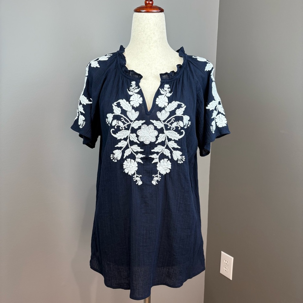 Talbots 100% Cotton Blouse Size S Navy w White Floral Embroidery Ruffle V Neck